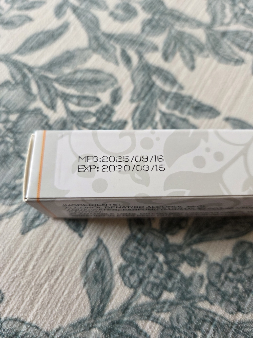 Yara Eau de Natural Spray Pen - White & Gold - Picture 4 of 4